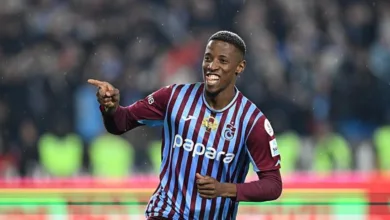 Banza Onuachu'yu geçti 15 Banza Onuachu'yu geçti- Trabzonspor