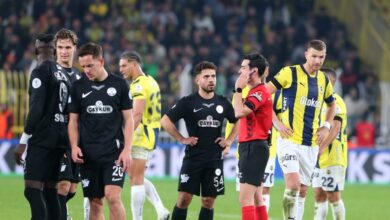 Kadıköy'de 2 kırmızı kart! Ç. Rizespor, F.Bahçe karşısında 9 kişi kaldı- Trabzonspor