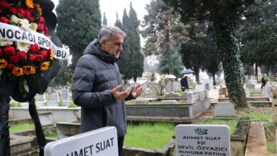 Trabzonspor efsanesi Ahmet Suat Özyazıcı mezarı başında anıldı- Trabzonspor