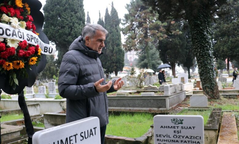 Trabzonspor efsanesi Ahmet Suat Özyazıcı mezarı başında anıldı- Trabzonspor