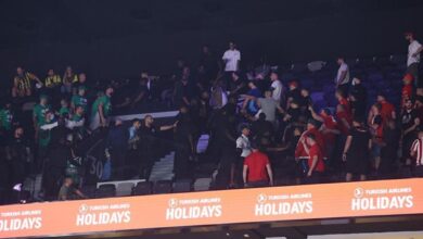 EuroLeague'de üçüncülük maçı öncesi Olympiakos-Panathinaikos tribünleri karıştı- Trabzonspor