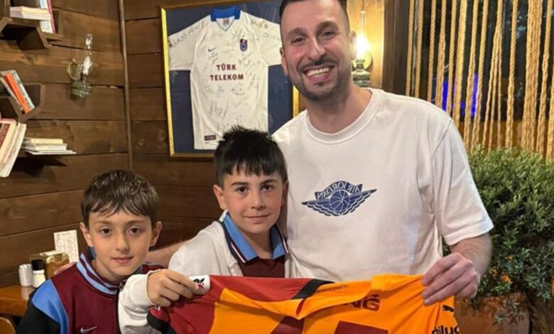 Osimhen'in Trabzonsporlu taraftara verdiği forma koleksiyonere gitti- Trabzonspor