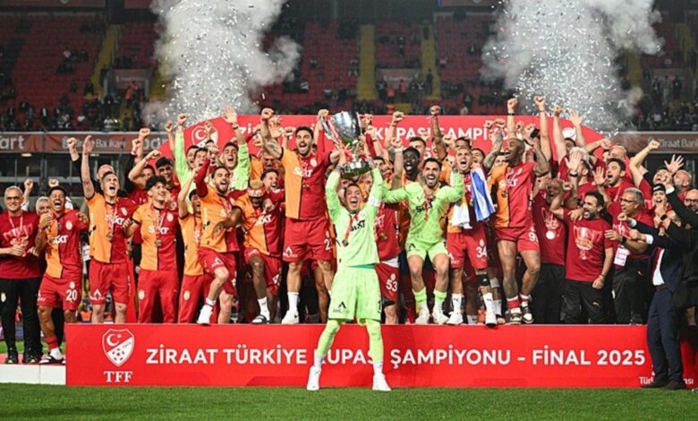 Usta yazardan Galatasaray'a övgü dolu sözler: "Futbolda altın yıllarını yaşıyor!"- Trabzonspor