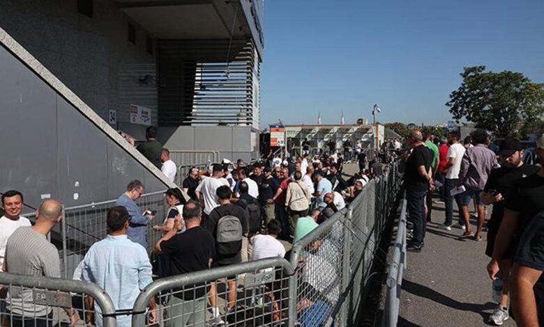 Fenerbahçeli taraftarların kombine kart kuyruğu!- Trabzonspor