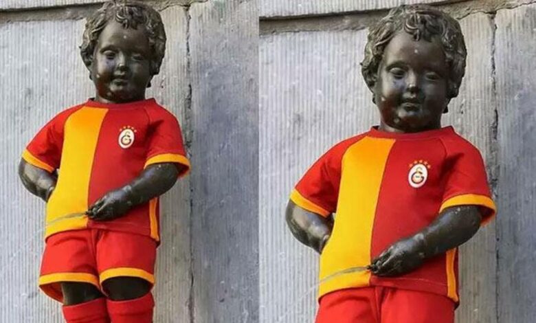 Mannaken Pis heykeli'nin yeni kostümü Galatasaray forması- Trabzonspor