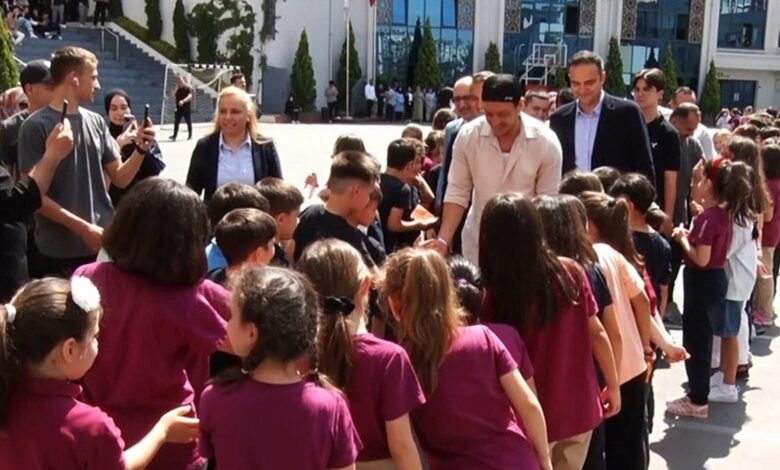 Mesut Özil öğrencilerle bir araya geldi- Trabzonspor