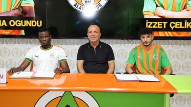 Alanyaspor 2 yeni yıldızı için imza töreni düzenledi- Trabzonspor