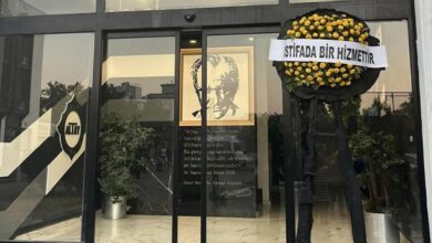 Altay'da yönetime siyah çelenk protestosu- Altay