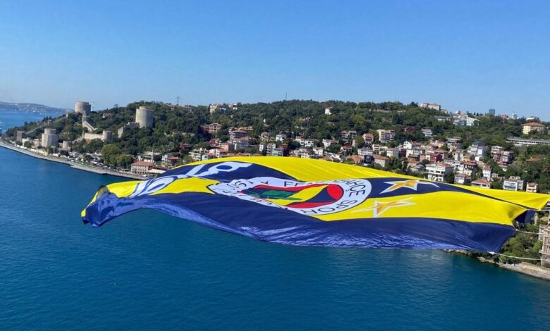 Basketbol Süper Ligi şampiyonu Fenerbahçe Beko'nun bayrakları köprülere asıldı- Trabzonspor