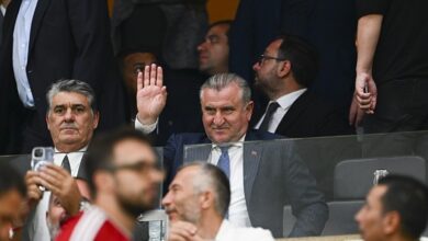 Bakan Bak tribünde- Trabzonspor