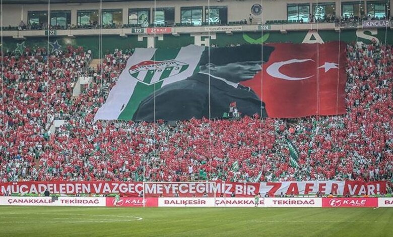 Bursaspor - 1461 Trabzon FK maçında 30 Ağustos coşkusu: 41 bin 680 biletli seyirci izledi- Trabzonspor