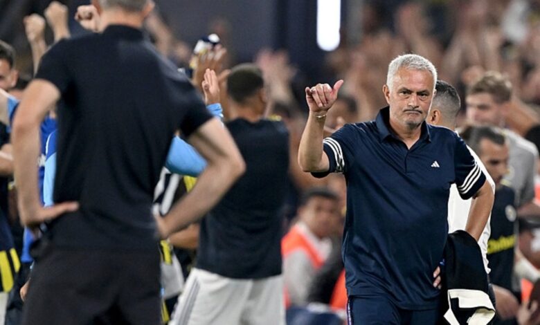 Dış basından flaş manşet: Mourinho, Van Persie'ye ders verdi!- Trabzonspor