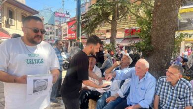 Fenerbahçeliler Mourinho'nun gidişini çekme helva dağıtarak kutladı- Haberi