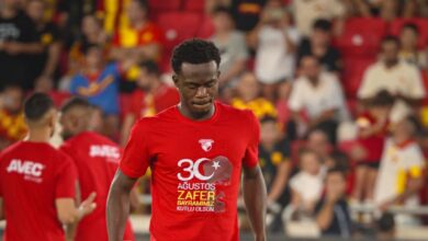 Göztepe ısınmaya ‘30 Ağustos Zafer Bayramı’ tişörtleriyle çıktı- Trabzonspor