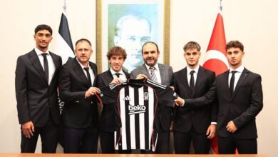 Beşiktaş'ta 4 genç futbolcuyla profesyonel sözleşme imzalandı- Trabzonspor
