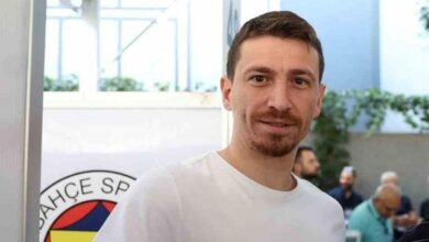 Fenerbahçe'nin kaptanı Mert Hakan Yandaş oyunu kullandı- Trabzonspor