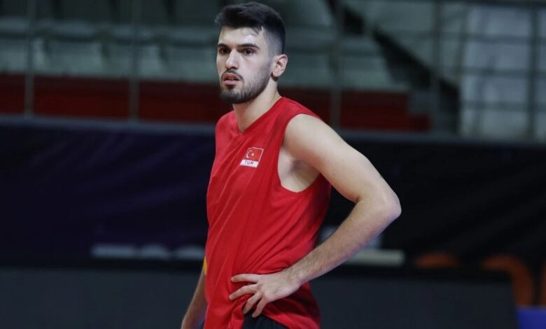 Sakatlanan milli voleybolcu Efe Bayram dünya şampiyonası kadrosundan çıkarıldı- Trabzonspor