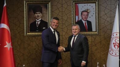 Bakan Bak, Fenerbahçe yönetimini kabul etti- Trabzonspor