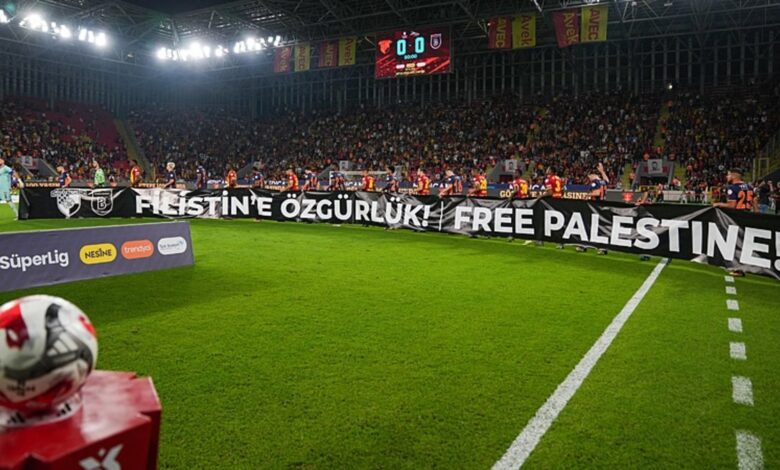 Göztepe'de maç öncesi Filistin pankartı!- Trabzonspor