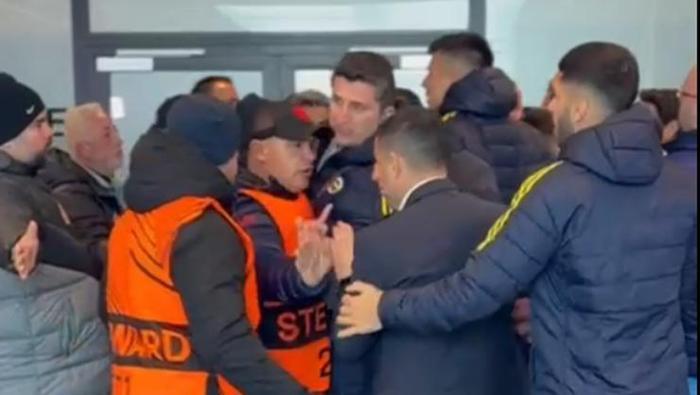 FCSB - Fenerbahçe maçının devre arasında ortalık karıştı! İki taraf arasında tartışma çıktı- Trabzonspor