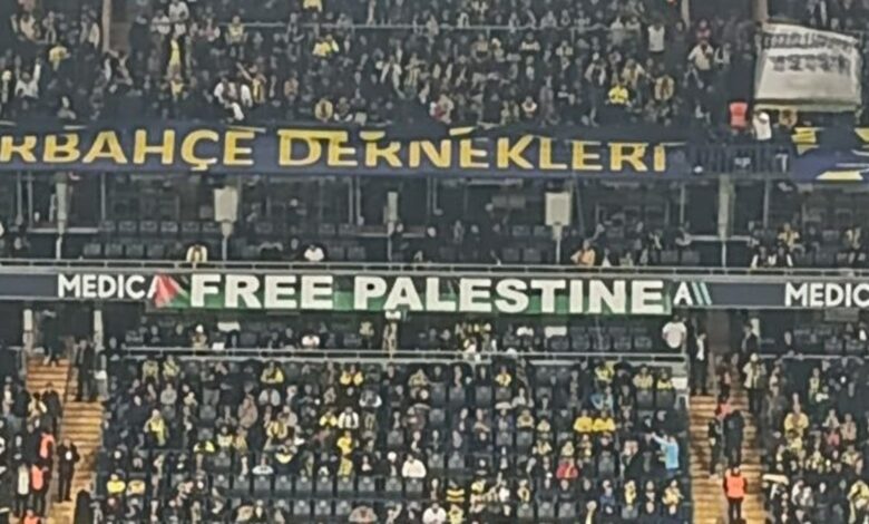 Fenerbahçe taraftarından "Özgür Filistin" pankartı!- Trabzonspor