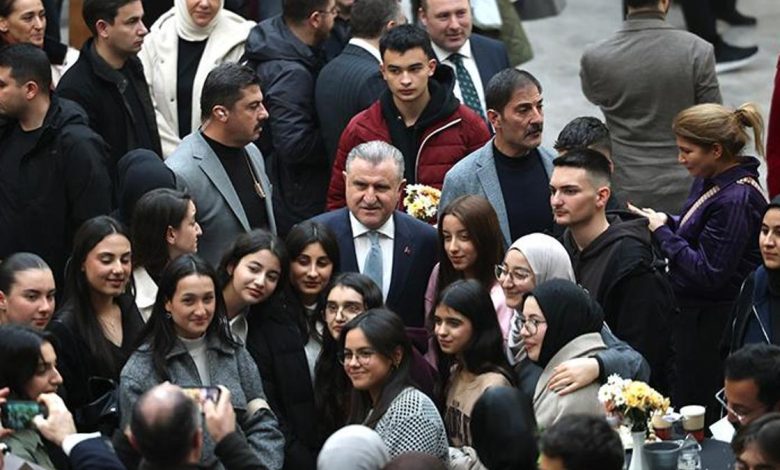 Gençlik ve Spor Bakanlığı'ndan genç sanatçılara dev hizmet! Bakan Bak programa katıldı- Trabzonspor