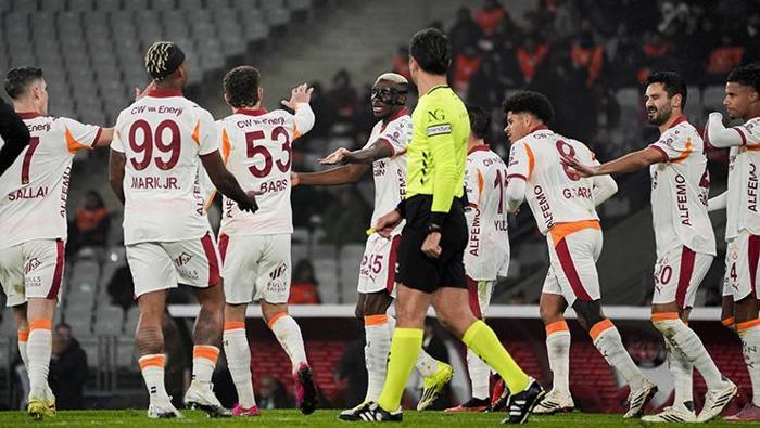 Hasan Şaş Galatasaraylı futbolcuya yüklendi 'Ne oldu menajerin mi oynuyor senin yerine?'- Trabzonspor