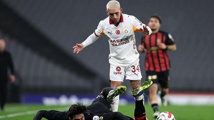 Hasan Şaş Galatasaraylı futbolcuya yüklendi 'Ne oldu menajerin mi oynuyor senin yerine?'- Trabzonspor