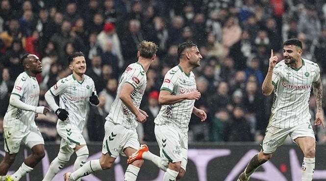 (ÖZET) Yıldızlar sahne aldı! Beşiktaş evinde Konyaspor'u 2 golle geçti | Beşiktaş - Konyaspor maç sonucu: 2-1- Trabzonspor