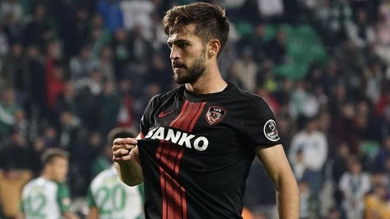 12 dakikada oyundan çıkarıldı! Gaziantep FK'nin yıldızı Arda Kızıldağ'dan sert tepki 3 12 dakikada oyundan çıkarıldı! Gaziantep FK'nin yıldızı Arda Kızıldağ'dan sert tepki