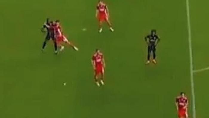 14 dakikada kırmızı kart gördü! Samsunspor-Amed maçında Diagne skandalı: Girmesiyle atılması bir oldu 3 14 dakikada kırmızı kart gördü! Samsunspor-Amed maçında Diagne skandalı: Girmesiyle atılması bir oldu
