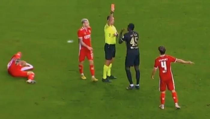 14 dakikada kırmızı kart gördü! Samsunspor-Amed maçında Diagne skandalı: Girmesiyle atılması bir oldu 5 14 dakikada kırmızı kart gördü! Samsunspor-Amed maçında Diagne skandalı: Girmesiyle atılması bir oldu
