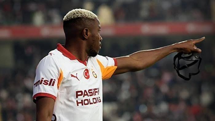 Aleksey Batrakov: 'Osimhen otobüse bindi, VIP koltuk onunmuş!' Galatasaray'ın yıldızından çarpıcı sözler... 5 Aleksey Batrakov: 'Osimhen otobüse bindi, VIP koltuk onunmuş!' Galatasaray'ın yıldızından çarpıcı sözler...