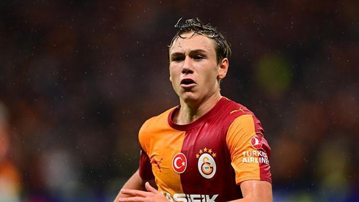 Aleksey Batrakov: 'Osimhen otobüse bindi, VIP koltuk onunmuş!' Galatasaray'ın yıldızından çarpıcı sözler... 6 Aleksey Batrakov: 'Osimhen otobüse bindi, VIP koltuk onunmuş!' Galatasaray'ın yıldızından çarpıcı sözler...