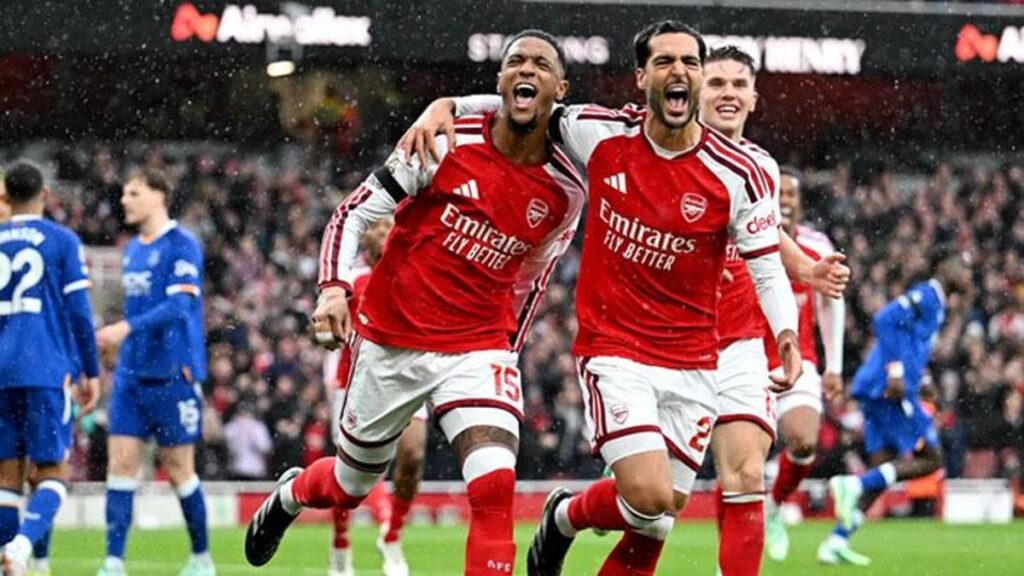 arsenal-zirve-yarisinda-hata-yapmadi-ozet-arsenal-everton-mac-sonucu-2-0-yhfRh15v.jpg