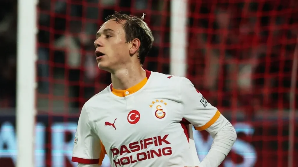 batrakov-icin-huzursuz-bekleyis-galatasaraya-rakip-olabilir-gOf8g7Iy.webp