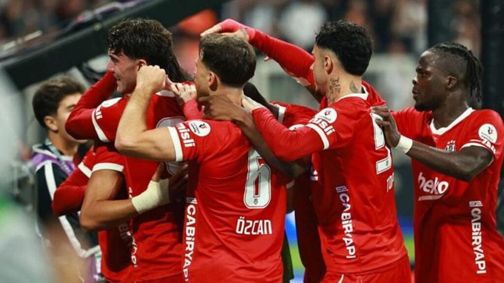 besiktas-evinde-10-mactir-kaybetmiyor-5-maclik-galibiyet-serisi-ymTUVcfX.jpg