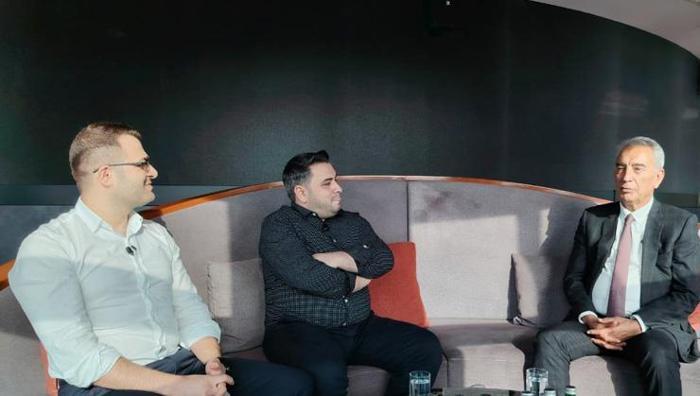 'Bugüne kadar hiç bahsetmedim' Adnan Polat'tan yıllar sonra gelen Galatasaray itirafı: İçerisi cenaze evi gibiydi 2 'Bugüne kadar hiç bahsetmedim' Adnan Polat'tan yıllar sonra gelen Galatasaray itirafı: İçerisi cenaze evi gibiydi