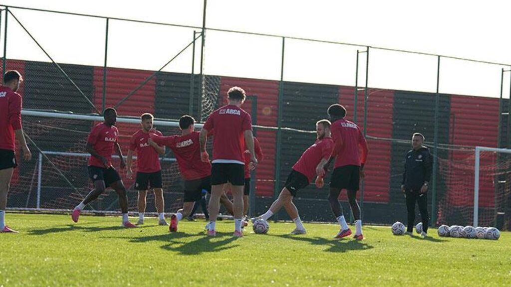 corum-fk-goztepe-maci-mesaisini-surdurdu-AB2VIBYq.jpg