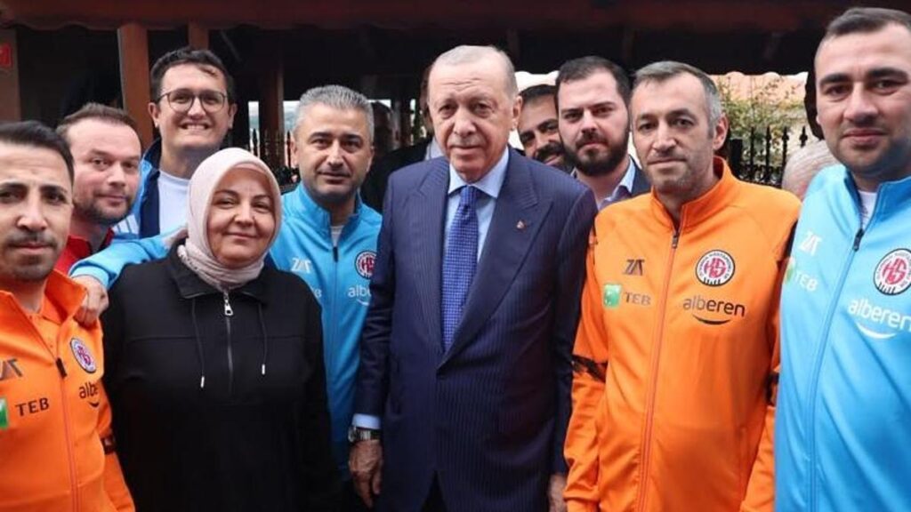 cumhurbaskani-erdogan-istanbul-kastamonuspor-yonetimiyle-bir-araya-geldi-HjVDtHPs.jpg