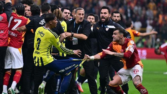 Derbi sonrası hem Archie Brown'dan hem Abdülkerim'den art arda açıklamalar! 'Kadın gibi çekti' 3 Derbi sonrası hem Archie Brown'dan hem Abdülkerim'den art arda açıklamalar! 'Kadın gibi çekti'