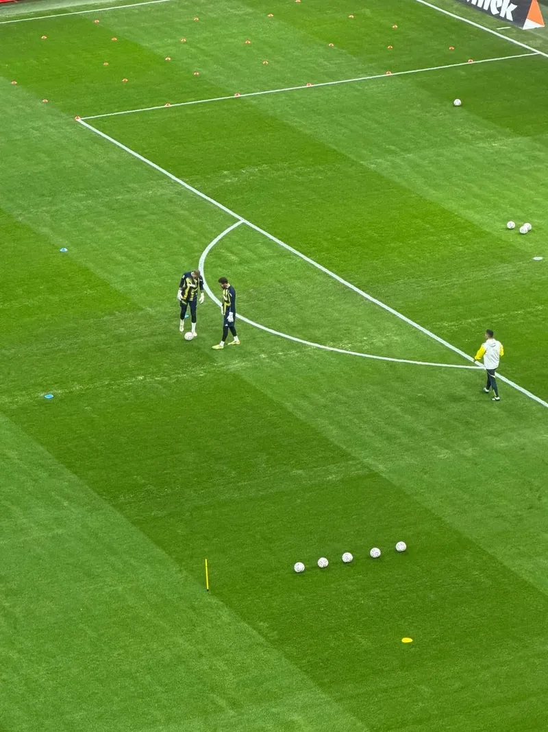 Dev derbi öncesi dikkat çeken görüntü! RAMS Park'ın tabanı... 2 Dev derbi öncesi dikkat çeken görüntü! RAMS Park'ın tabanı...
