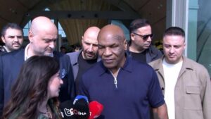 dunyaca-unlu-boksor-mike-tyson-istanbulda-XSHf1rUk.jpg