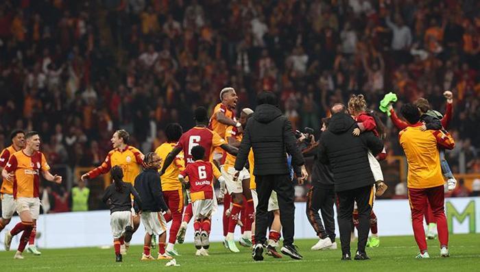 Fenerbahçe, İsmail Kartal ile yolların ayrıldığını duyurdu! 2 Fenerbahçe, İsmail Kartal ile yolların ayrıldığını duyurdu!