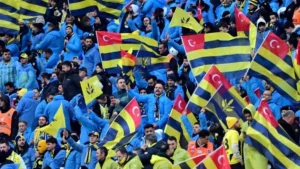 fenerbahce-taraftarina-derbide-yagmurluk-ve-bere-dagitilacak-e9IZsjtN.webp