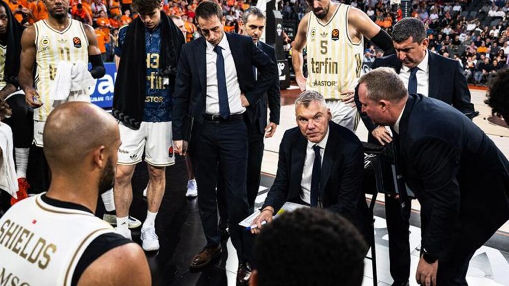 fenerbahce-tarfin-real-madrid-deplasmaninda-ZlLrgJsX.jpg