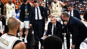 fenerbahce-tarfin-real-madrid-deplasmaninda-ZlLrgJsX.jpg