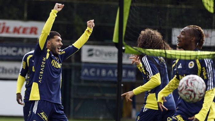 Fenerbahçe'nin yıldızı Vedat Muriqi'den Galatasaray derbisi sözleri! 'Bir adım öndeyiz'