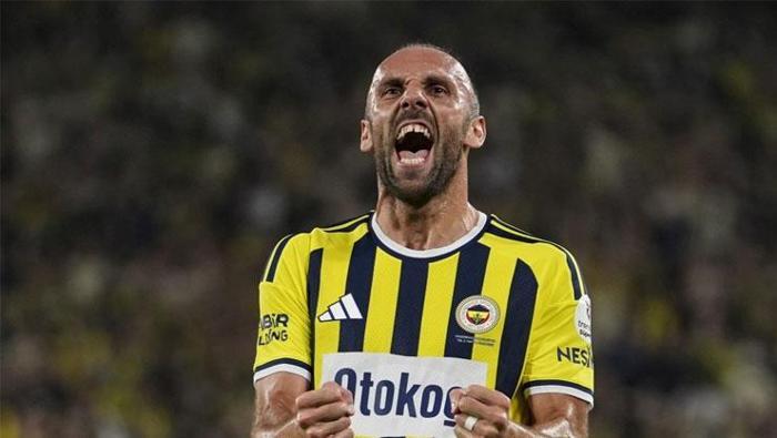 Fenerbahçe'nin yıldızı Vedat Muriqi'den Galatasaray derbisi sözleri! 'Bir adım öndeyiz'