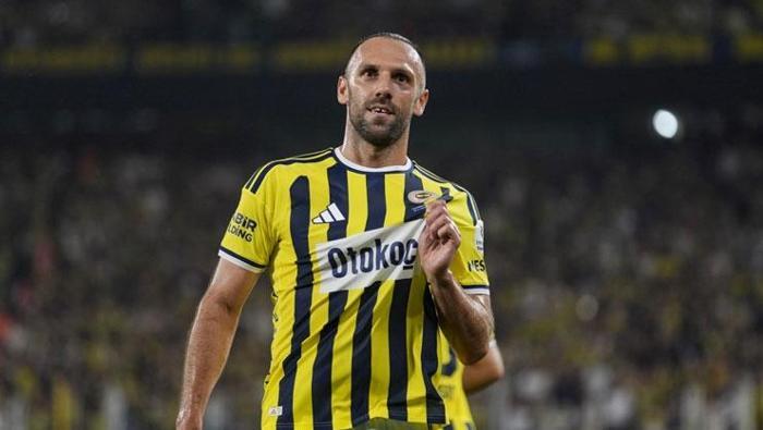 Fenerbahçe'nin yıldızı Vedat Muriqi'den Galatasaray derbisi sözleri! 'Bir adım öndeyiz'